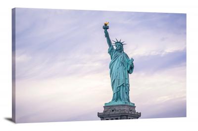 CW5803-attractions-statue-of-liberty-clear-skies-00