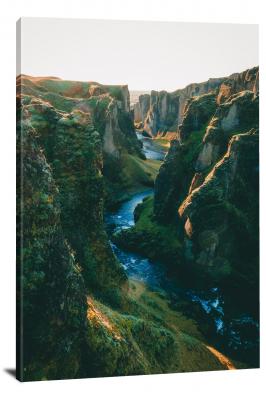 CW0263-canyon-canyon-in-iceland-00