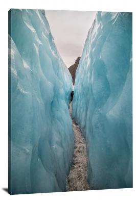 CW0462-glacier-path-in-the-ice-00