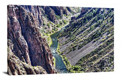 CW1304-black-canyon-of-the-gunnison-river-at-the-bottom-of-the-canyon-00
