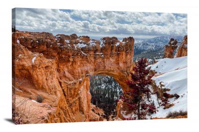CW1332-bryce-canyon-national-park-snow-covered-natural-bridge-00