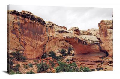 CW1398-capitol-reef-national-park-grey-sky-red-arch-00