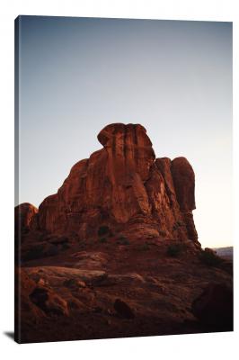 CW1410-capitol-reef-national-park-lone-red-rock-00