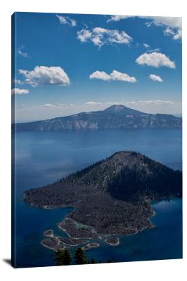 CW1473-crater-lake-national-park-wizards-island-top-view-00
