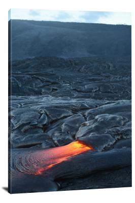 CW1746-hawaii-volcanoes-national-park-red-hot-flowing-lava-00