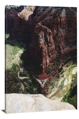CW1056-zion-national-park-angels-landing-look-down-00