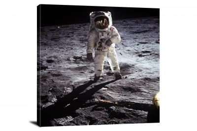 CW2326-astronaut-and-footprints-00
