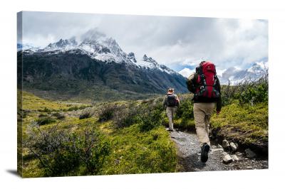 CW9716-summer-hikers-in-chile-00