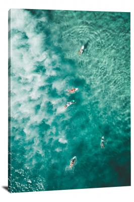 CW9798-water-sports-surfers-on-the-translucent-waters-00