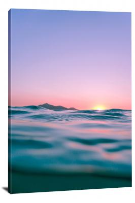 CW5030-sunsets-sun-sinking-into-the-water-00