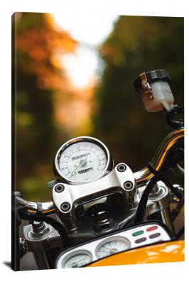 CW6378-motorcycles-closeup-of-a-motorcycle-00