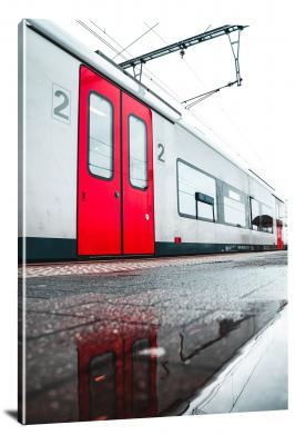 CW6261-trains-red-train-door-00